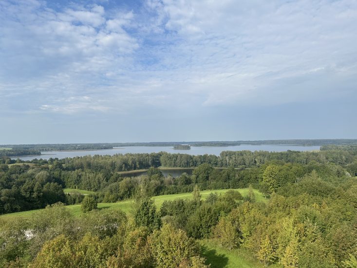 KVIEČIAME Į MOKYMUS